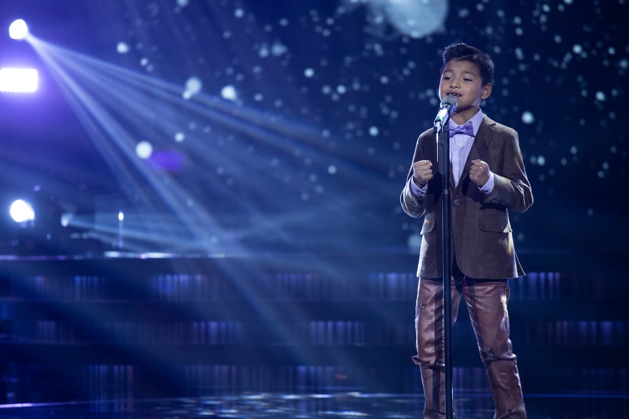 Mateo y Evan se enfrentaron en un duelo de canto que puso la 'piel de gallina' a la mesa de jueces, ellos cantaron 'Si nos dejan' y 'El triste' respectivamente. Evan Estrada, de 8 años, fue quien se ganó un lugar en la siguiente etapa.