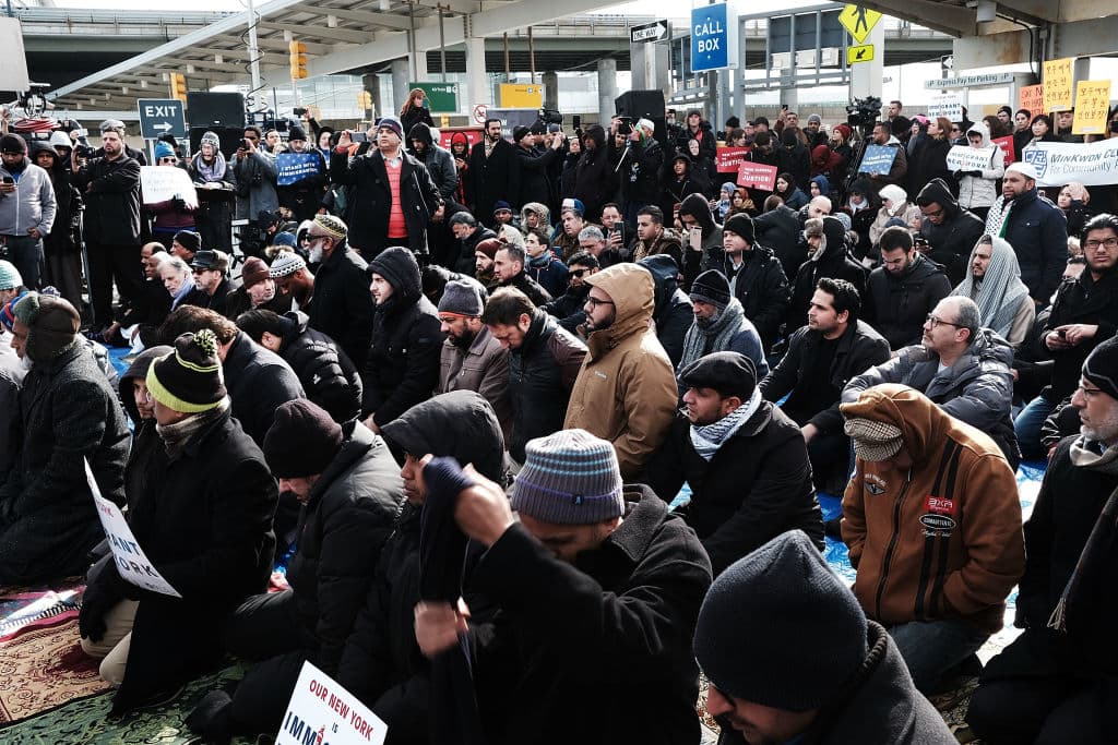 Entre versos del Corán, mensajes y cánticos, la oración -convocada como una manifestación interreligiosa- buscó transmitir un sentido de esperanza y de unidad en tiempos complejos.