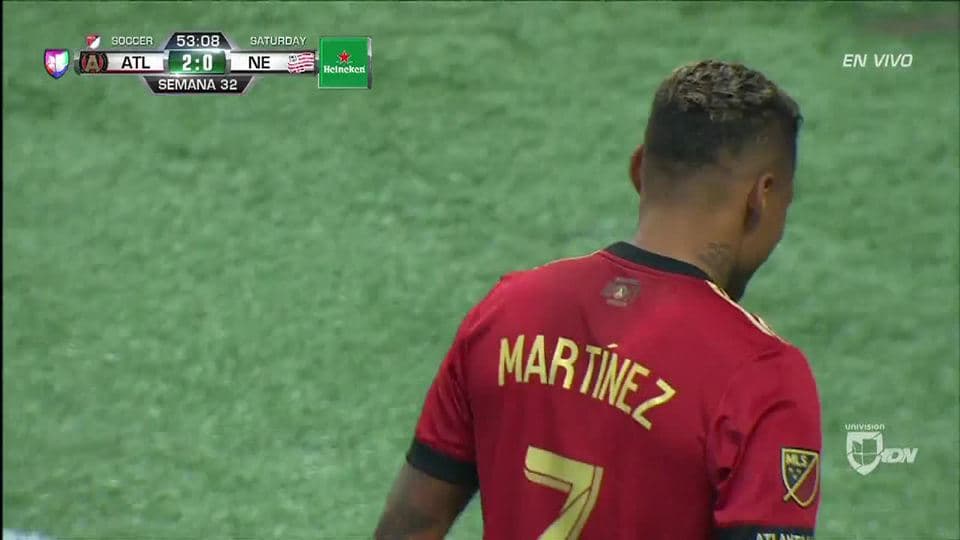 Antonio Mlinar Delamea despeja el balón y aleja el peligro