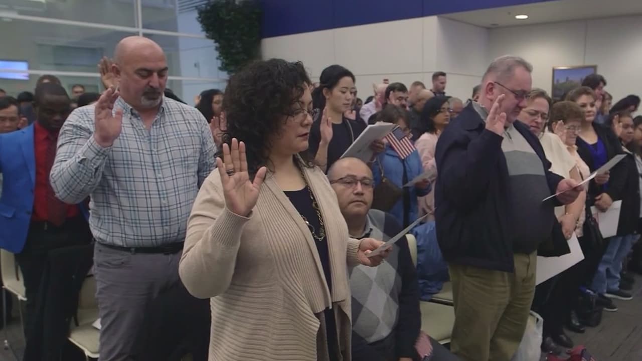 Qué pasará con los inmigrantes que buscan la 'green card' y han recibido beneficios públicos