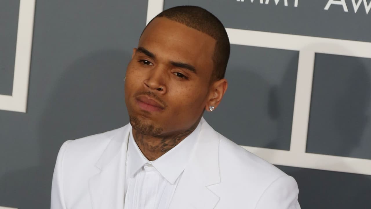Tras ser acusado de violación, liberan a Chris Brown y se defiende insultando públicamente a la supuesta víctima