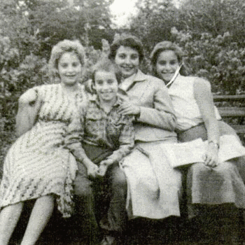 Rubia y de facciones elegantes, Arabella siempre fue temperamental y consentida, además de ser tremendamente rebelde, lo que la llevó a separarse de su familia y probar suerte en las pasarelas de moda en París.