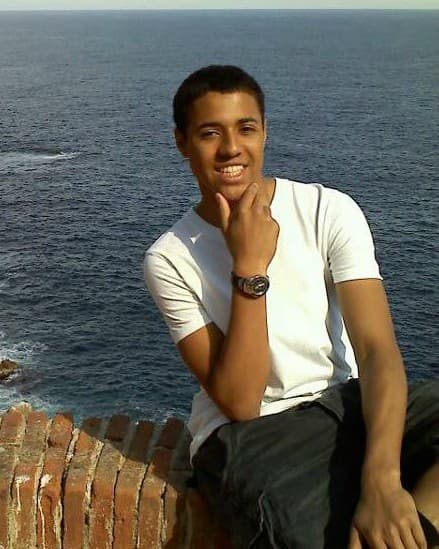 La víctima adulta fue identificada como 
<a href="https://www.univision.com/local/san-francisco-kdtv/un-rifle-ak-47-mensajes-en-instagram-y-ninos-muertos-lo-que-sabemos-del-tiroteo-en-gilroy?asd=" target="_blank">Trevor Irby</a>, un joven graduado en 2017 de Keuka College, en el estado de Nueva York. Irby, se encontraba por unos meses en el Área de la Bahía y tenía pensado regresar a la costa este antes de finalizar el año.