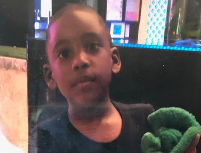 Policía de Nueva York localiza a un niño de seis años que viajaba en el asiento trasero de un vehículo robado