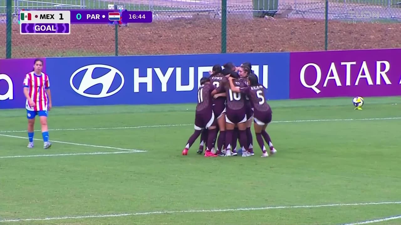 ¡Goooool de México! En una jugada a balón parado, Ibarra cabeceó y puso el 1-0
