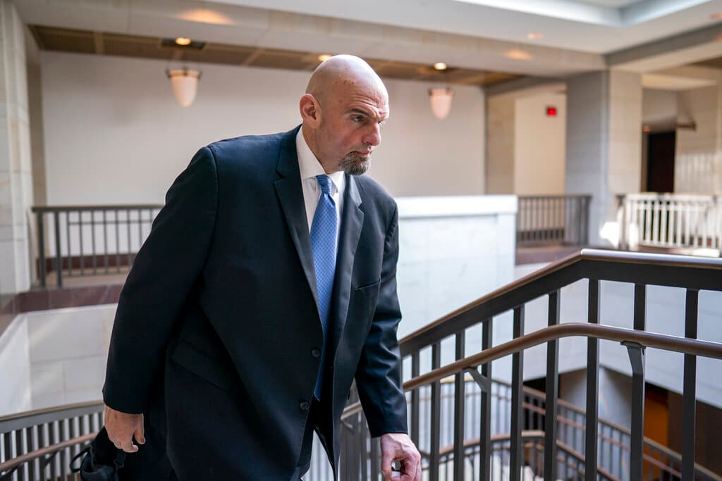 Senador John Fetterman ingresa a un hospital para recibir tratamiento por depresión clínica