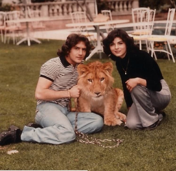 La Ruffo tiene, además, tiene un gran amor por los felinos -en especial los leones- y en cada oportunidad que tiene se retrata con alguno.