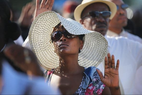 "Manos arriba. No dispare" se ha convertido en el lema de las movilizaciones multitudinarias que han tenido lugar en los últimos días tras la muerte de Brown.