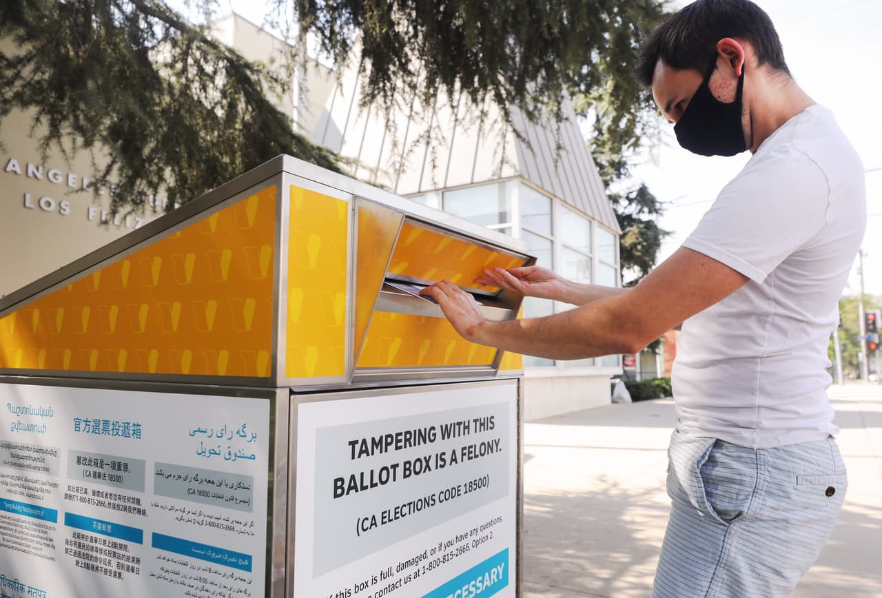 <b>19.- Elecciones históricas</b>
<br>En plena pandemia, Los Ángeles reportó récord de votos tempranos y una jornada electoral pacífica, pese al clima de tensiones sociales en todo el condado.
<br>