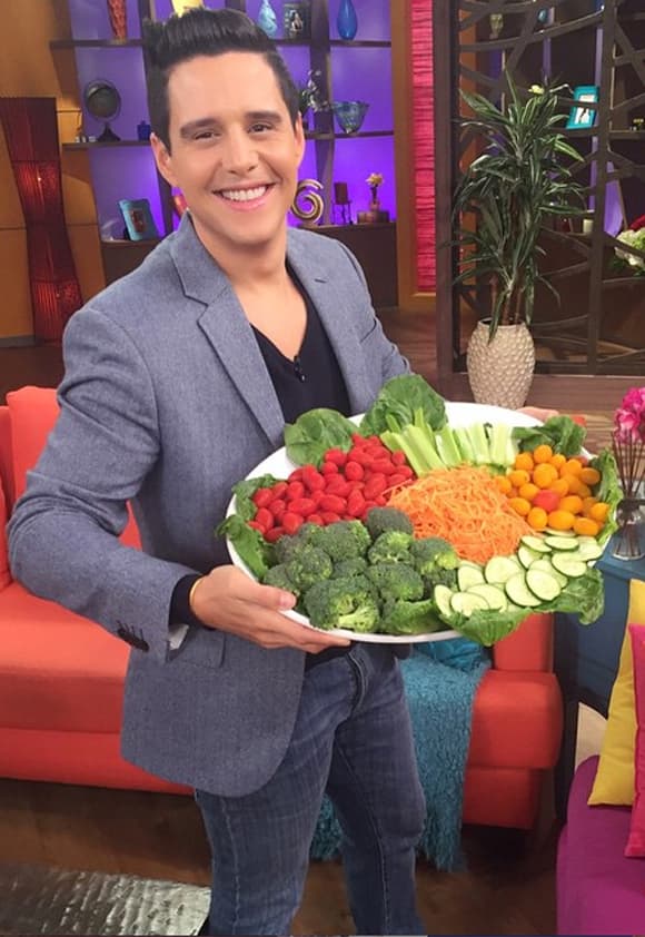'Día Nacional de Comer Vegetales @despiertaamericatv #Comevegetales', dijo Alejadro. (Junio 17, 2015)