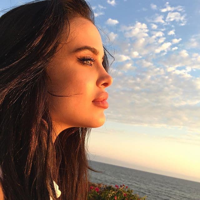 Esta joven modelo tiene rasgos muy parecidos a los de la estrella de cine.