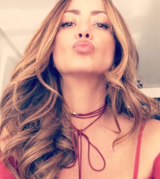 La conductora de 'Hoy', Andrea Legarreta, informó a sus seguidores de Instagram que padecía la enfermedad ‘Púrpura’, que consiste en una baja considerable de plaquetas que impide la coagulación normal de la sangre.