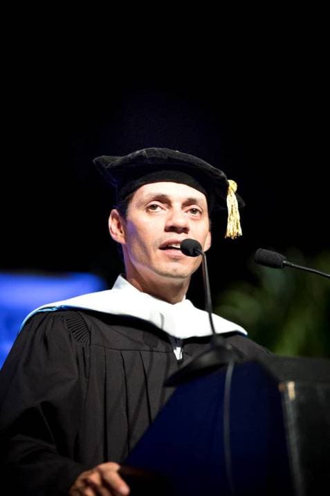 Su aportación a la música ha sido tan reconocida, que en 2013 recibió Doctorado en Arte por el Ringling College of Art and Design de Florida. Tal logro emocionó tanto al cantante, que no paró de manifestarlo en redes sociales.