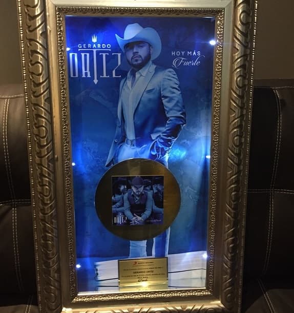 Ahora sí, Gerardo Ortiz ganó su primer Disco de Oro en México, gracias al apoyo de todos sus seguidores.