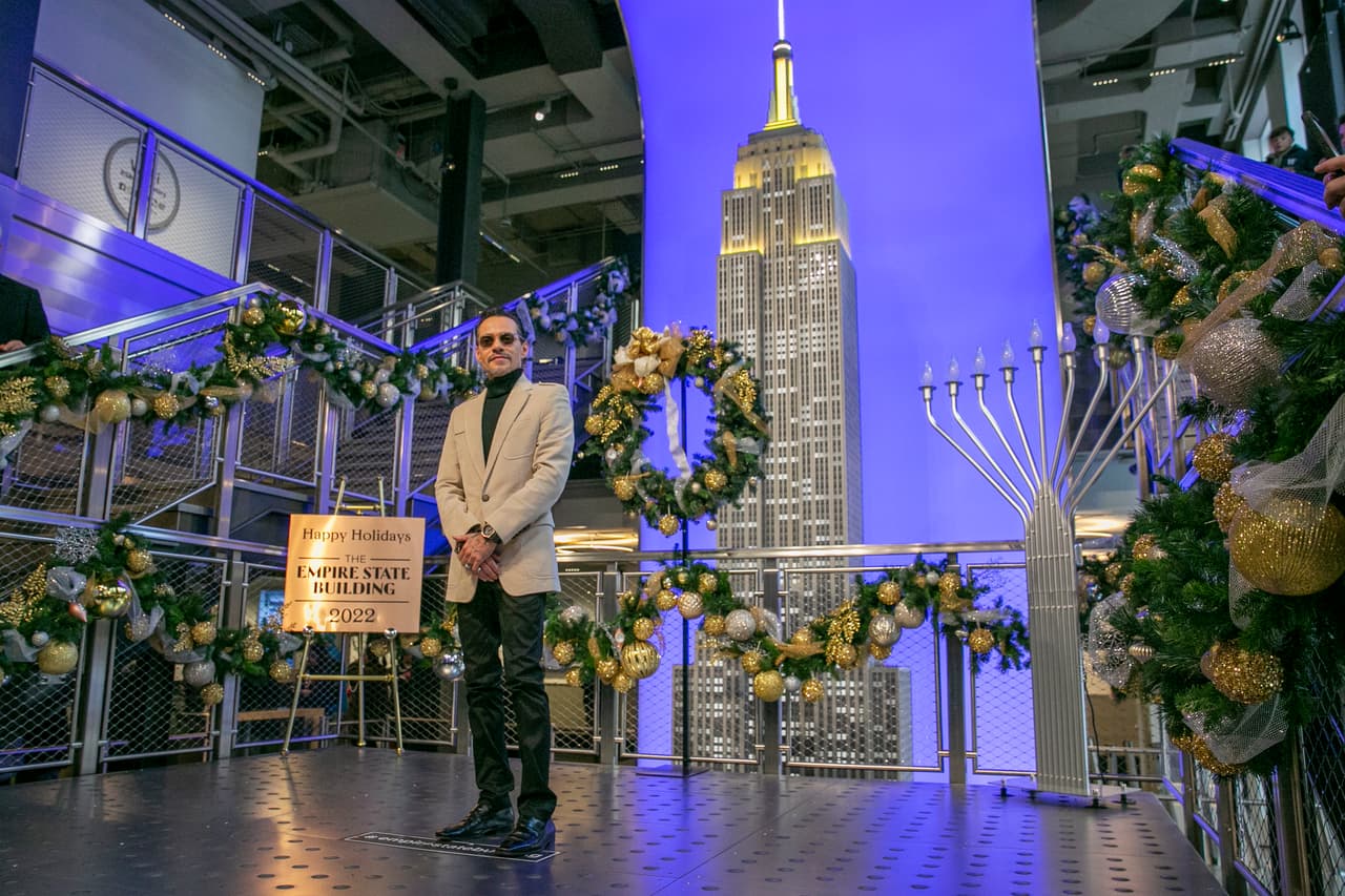 <b><a href="https://www.univision.com/famosos/marc-anthony-nadia-ferreira-compromiso-jennifer-lopez-tatuaje-foto" target="_blank">La modelo y él anunciaron su compromiso</a></b> en mayo pasado. Hasta ahora, no han confirmado la fecha de la esperada boda. 
<br>