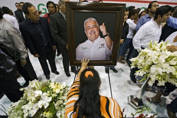 La violencia ha cobrado hasta la vida de figuras políticas, quienes han sido asesinados por el crimen organizado. Rodolfo Torre, candidato para gobernador del Estado de Tamaulipas, fue asesinado junto a otras cinco personas cuando regresaba de un acto de campaña.