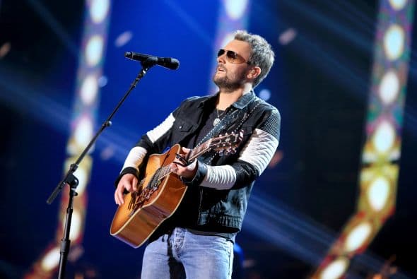 Eric Church abre el show al estilo Country el martes 3 de Marzo.