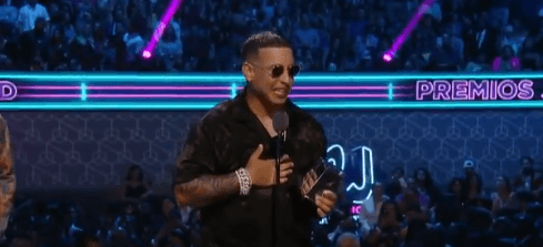 Varios artistas piden la renuncia de Ricardo Rosselló en Premios Juventud