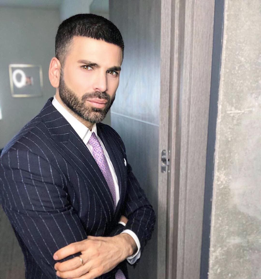 Jomari Goyso, uno de los asesores de moda más queridos de la televisión hispana en EEUU, dio el ejemplo de cómo lucir glamuroso en vacaciones.