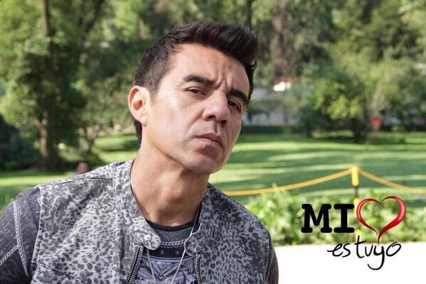 Con el paso del tiempo 'Johnny' fue cambiando su personalidad y pudo controlar su manera de ser, por lo que dejó de ser el odioso novio, para ser un gran apoyo de 'Ana'.