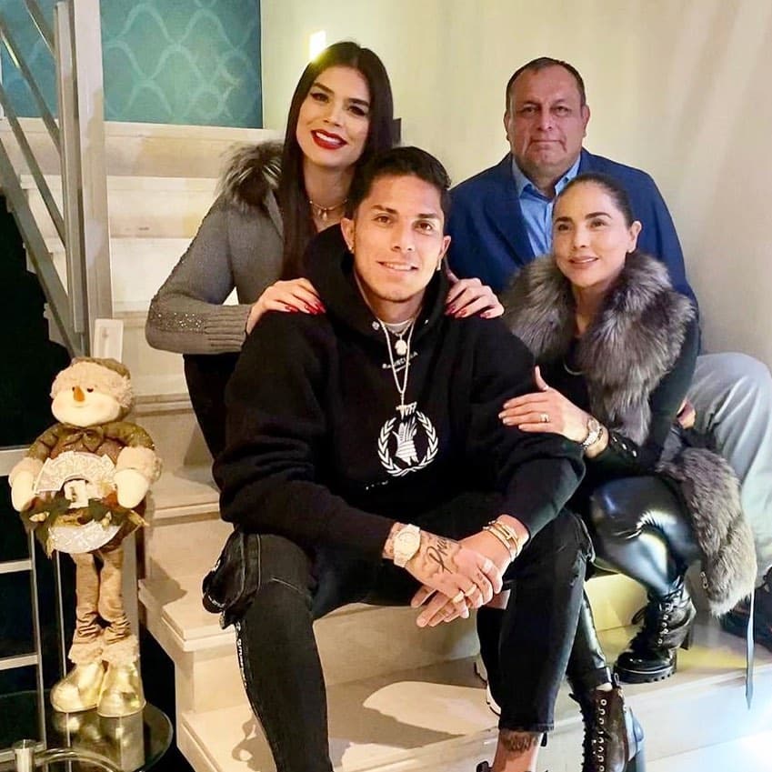 Carlos Salcedo se reencontró con su familia tras pleitos.