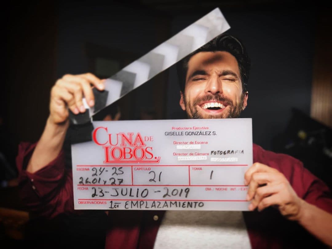 Por último, Osvaldo de León, quien dará vida al reportero Luis Guzmán, destacó su profesionalismo y carácter dentro del set.