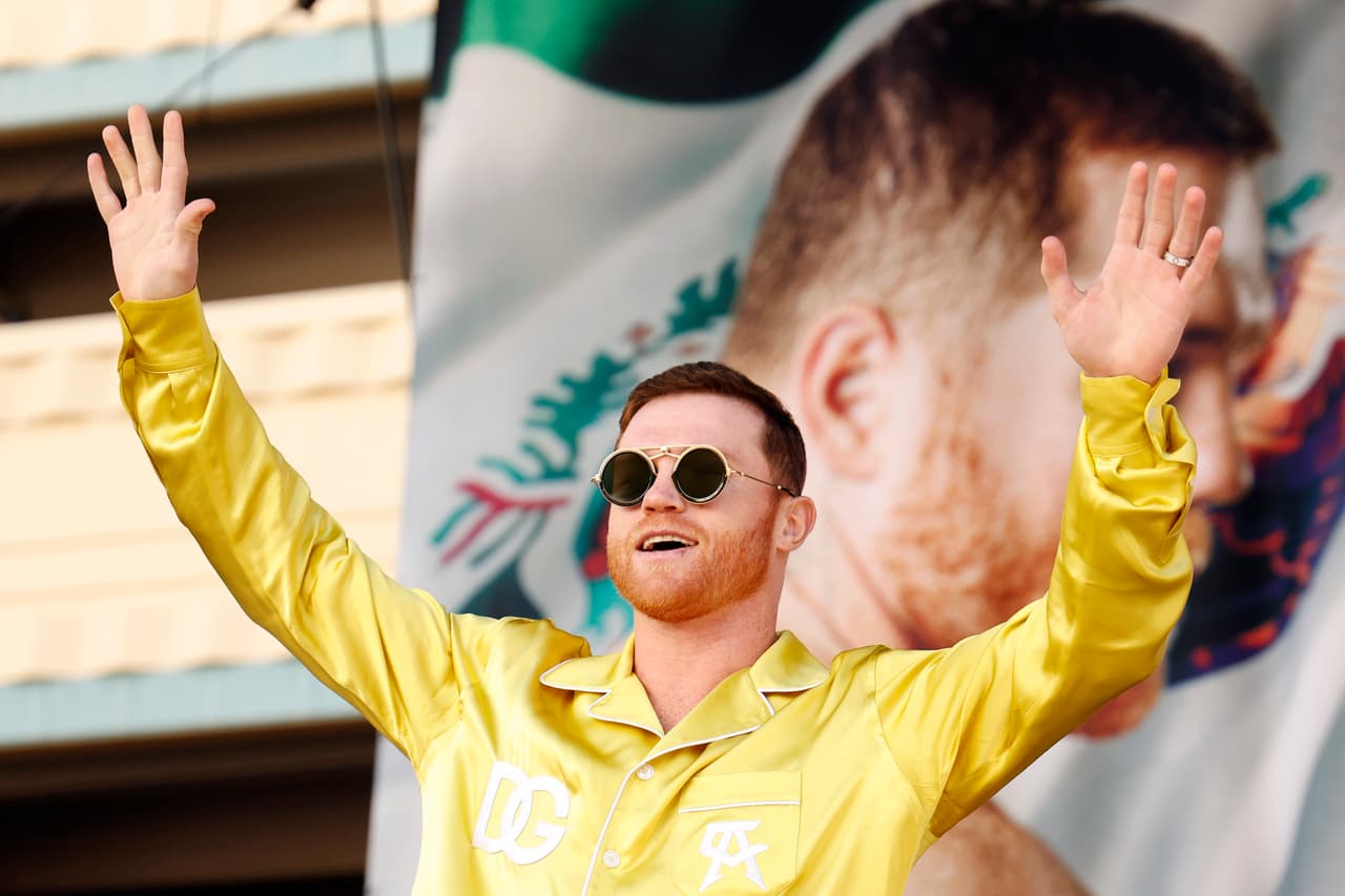 Canelo estrena playera y contundente mensaje para Berlanga 