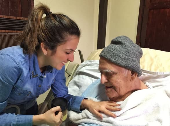 Maity pudo estar al lado de su abuelo en Honduras, en los últimos momentos de vida.