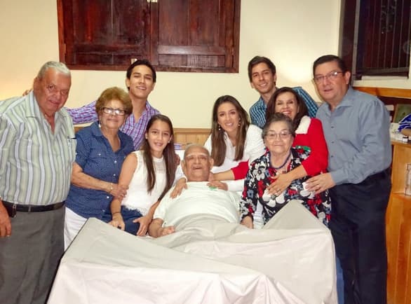 Amor, humildad, carisma e inteligencia fueron las virtudes que le inculcó PapaTeno a toda su familia.