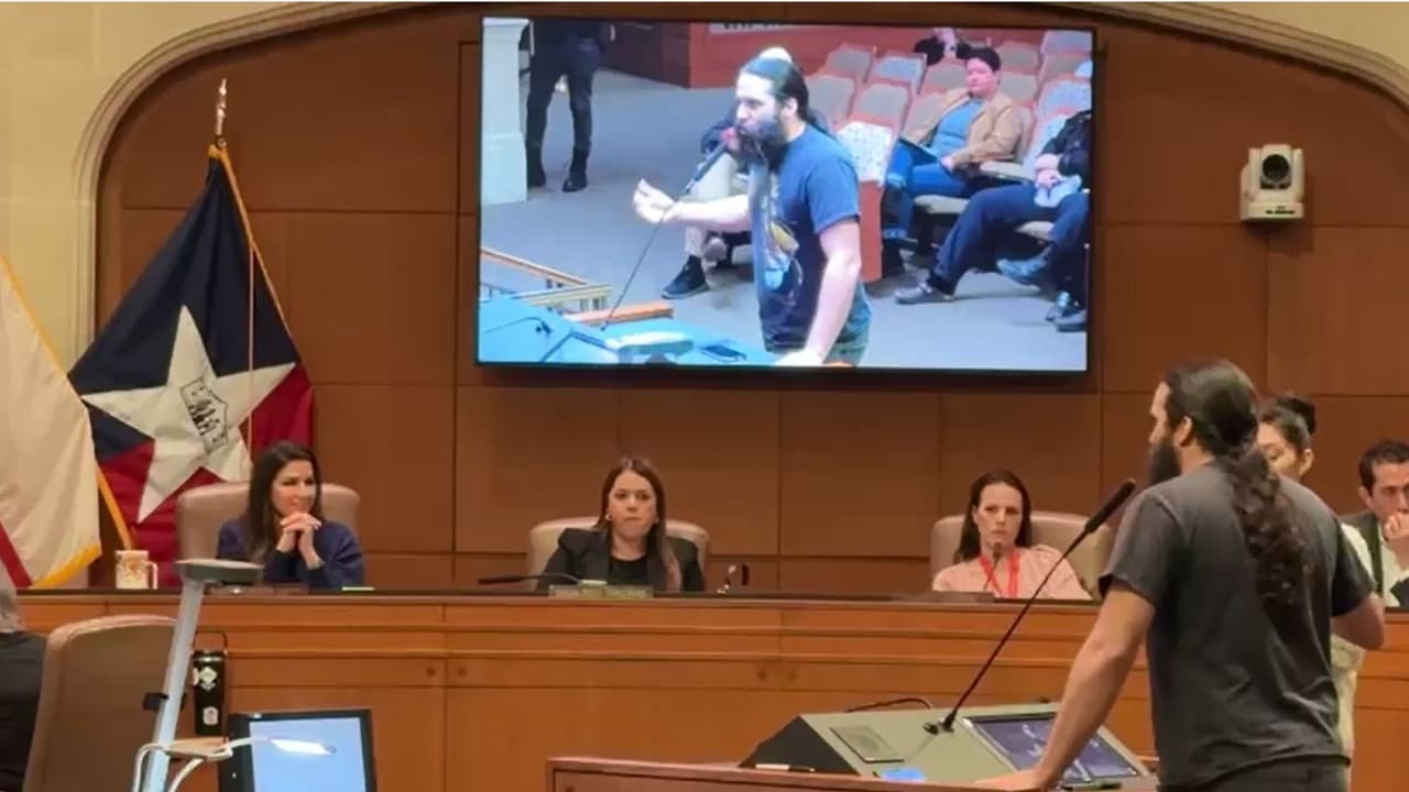 Ciudadanos de San Antonio rechazan centro de detención de ICE durante audiencia pública