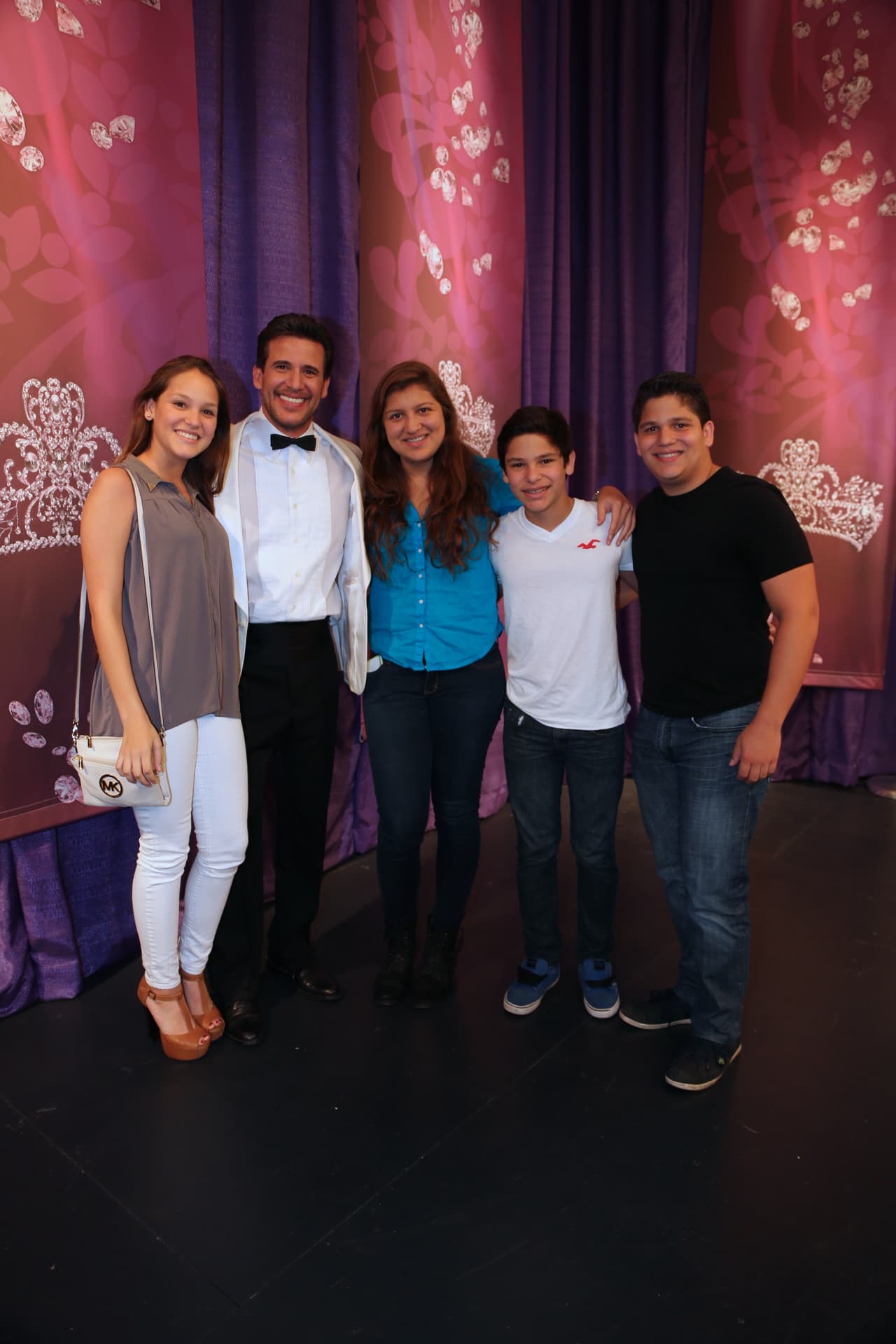 Jorge Luis, Claudia Valentina y Luis Fernando son sus tres hijos, los cuáles tuvo con su primera esposa Yenny Martínez.