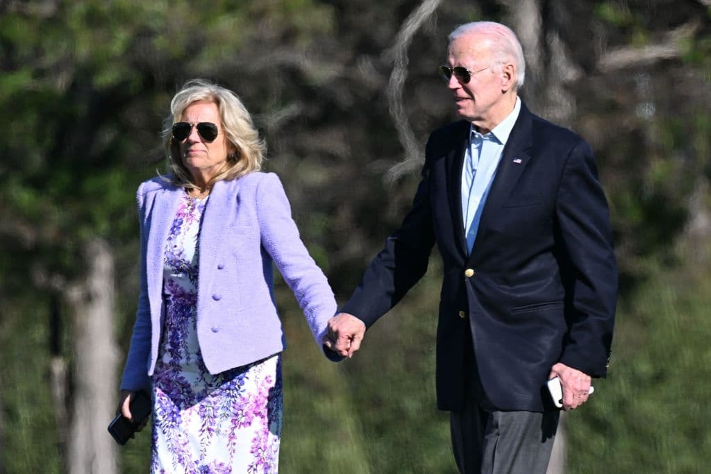 Los Biden ingresaron casi $580,000 en 2022 y pagaron un 24% en impuestos federales