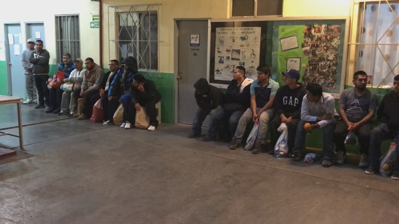 Al otro día los migrantes deberán abandonar el refugio y seguir por su cuenta el camino de regreso. La mayoría no tiene suficiente dinero para el enorme reto que se les avecina