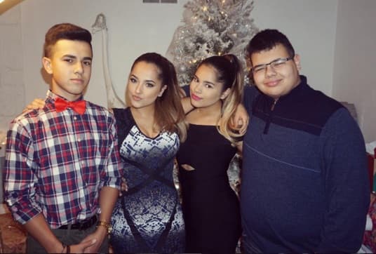 Sus hermanos son parte importante de su vida. Becky no para de dar amor.