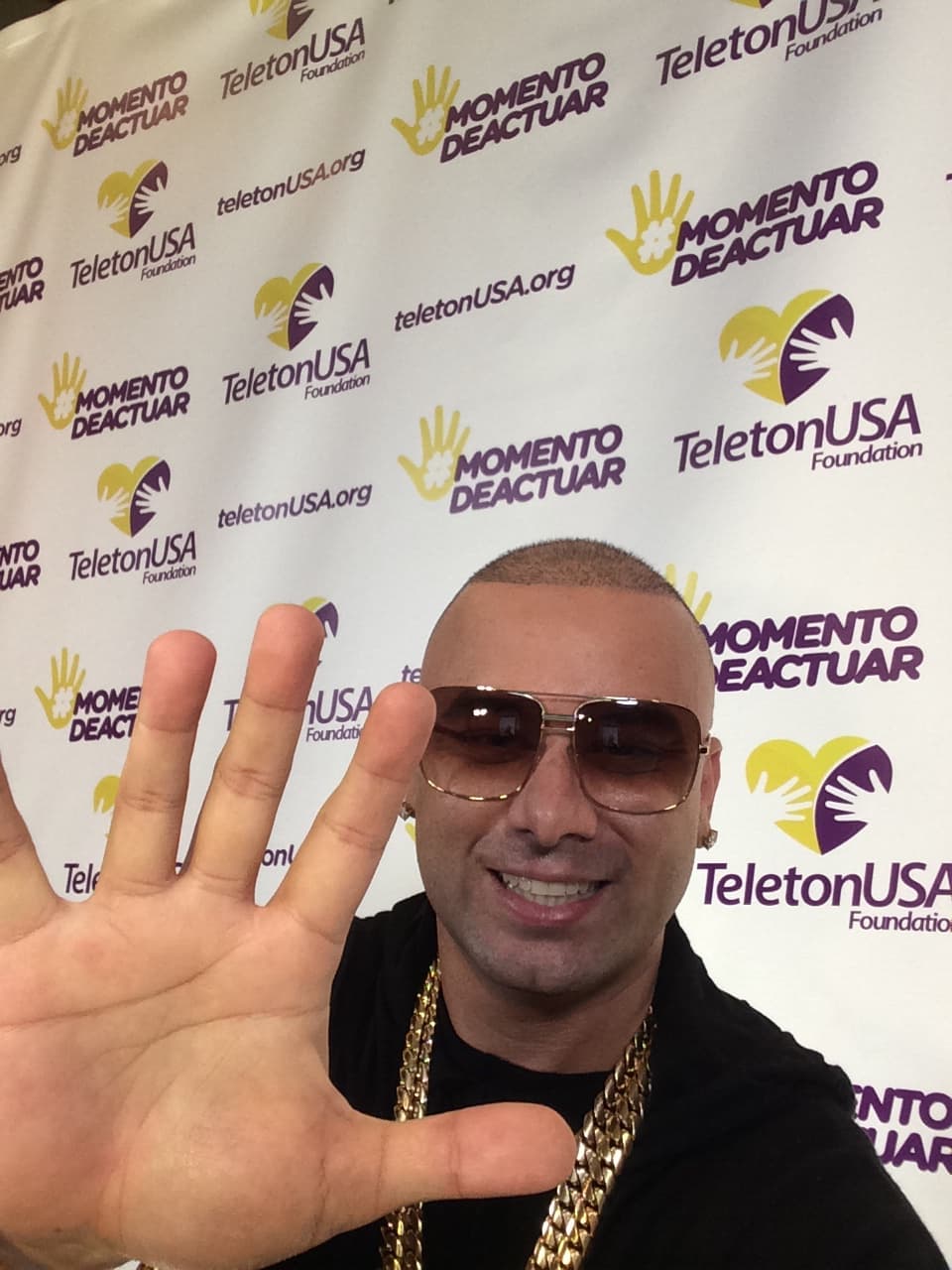 Wisin: "#TeletonUSA #quevivalavida #eselmomentodeactuar".
