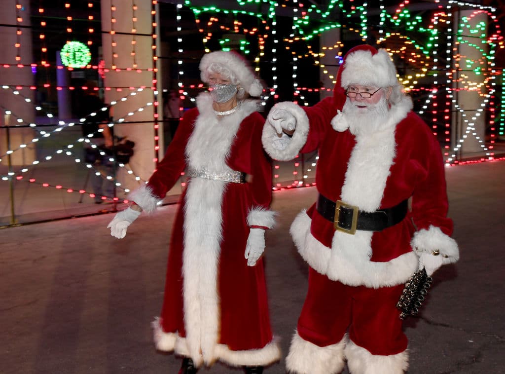 Santa Claus da positivo al covid-19 tres días después de haberse tomado fotos con unos 50 niños en Georgia