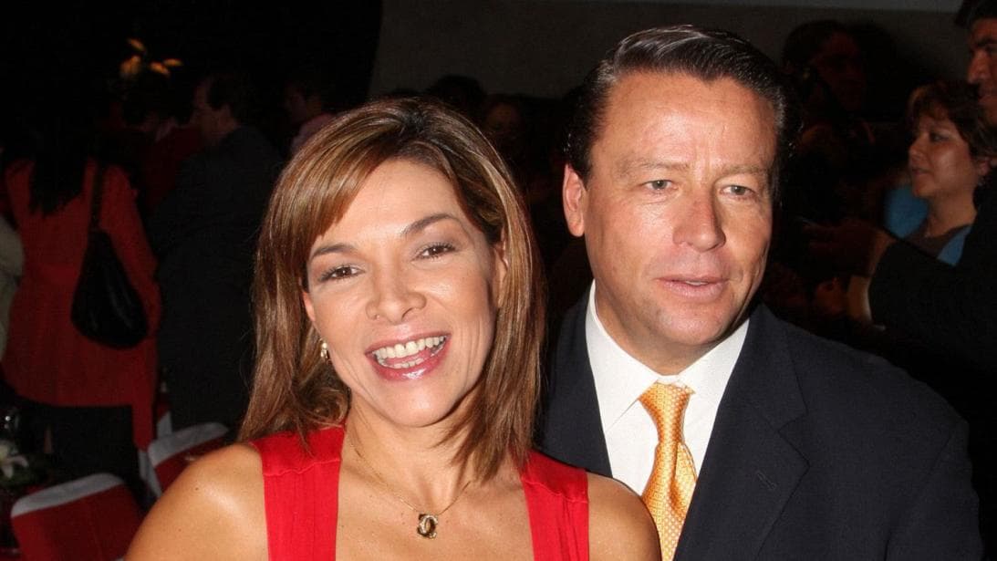 "
<b>Él tiene un problema</b> y yo luché mucho porque fuera a un doctor para checar ese problema. Sí, con un psiquiatra. No lo logré porque con esas cosas si tú no lo reconoces, lo aceptas y buscas ayuda, no hay manera de que nadie te ayudé", dijo Banquells. 
<br>