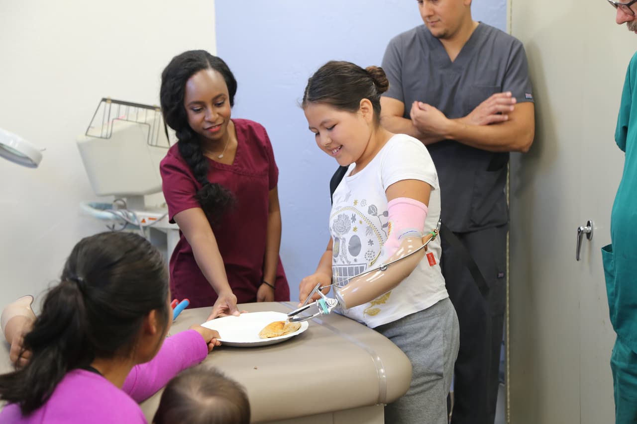 "Nosotros tenemos misiones de ayuda en muchos países pero México no estaba en el plan, sin embargo a raíz de la historia de Miranda ahora vamos cada tres meses y estamos ayudando a muchas más personas", dijo Moor.