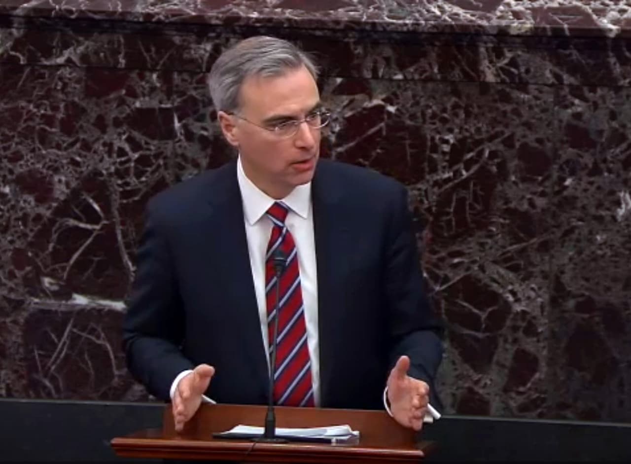 Pat Cipollone, abogado de la Casa Blanca, cerró la jornada de este sábado en el Senado.