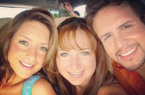 Geraldine Bazán también se enfrentó a algunos de sus 'haters' recientemente. En abril de 2018 la actiz compartió esta fotografía y comenzó a recibir críticas porque se veía "cachetona", pero ella contestó a sus detractores con un divertido mensaje: “Hace 12 años haciendo #tierradepasiones #todosfuimoscachetones #babyface ¿Y? Jajajajaja”.