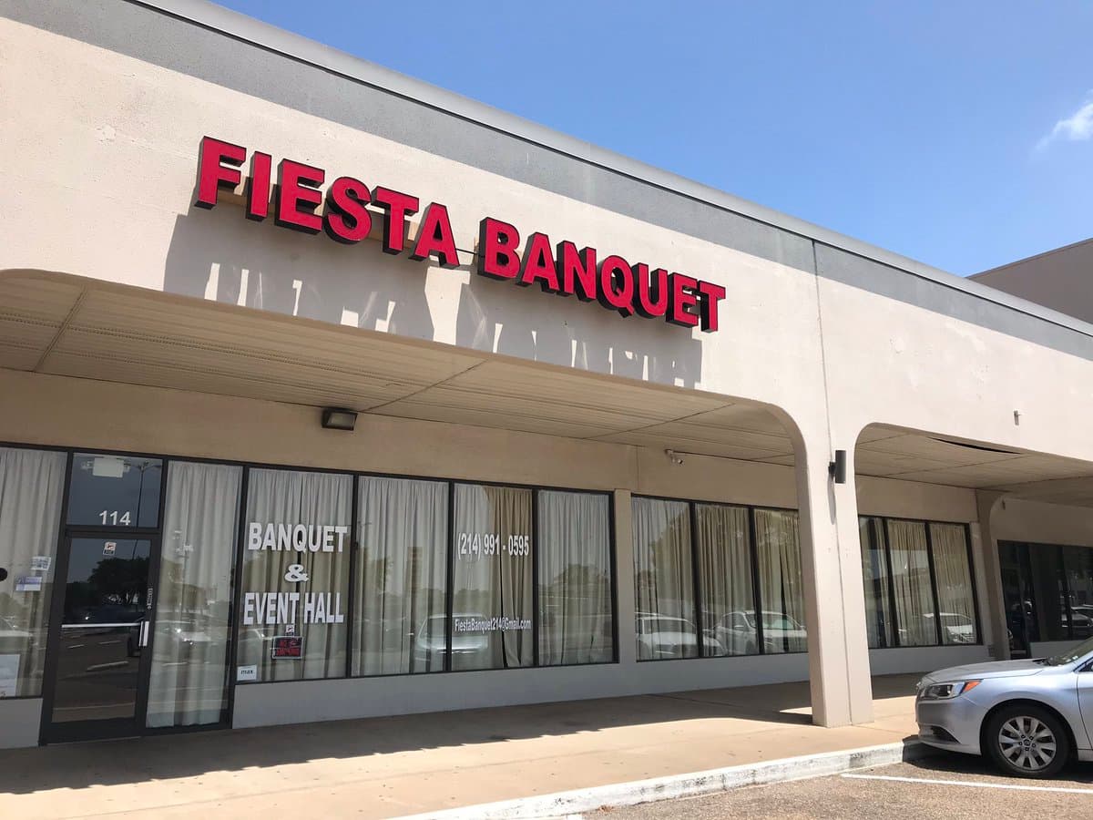 Según el dueño de un local cercano al lugar de los sucesos, el tirote habría originado tras una pelea en una fiesta en este local del centro comercial.
<br>