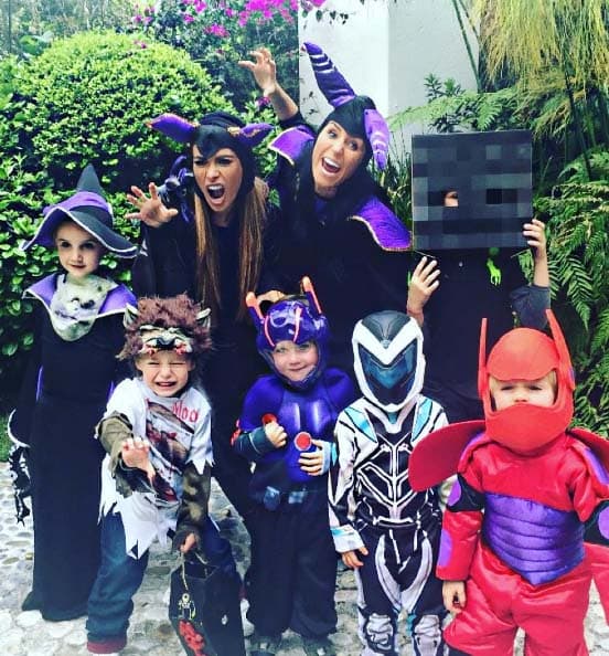 Galilea y su gran amiga Inés Gómez Mont, junto a sus pequeños, se la pasaron de lujo el año pasado. Gali decidió que Malefica sería el disfraz perfecto.