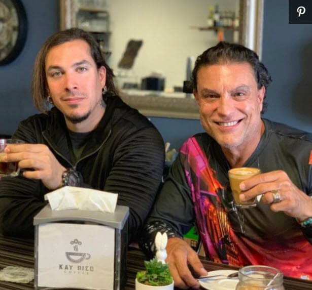 Su primogénito tiene 31 años y es producto del matrimonio que Osvaldo Ríos tuvo con Carmen Dominicci de 1990 a 1993. 
<br>