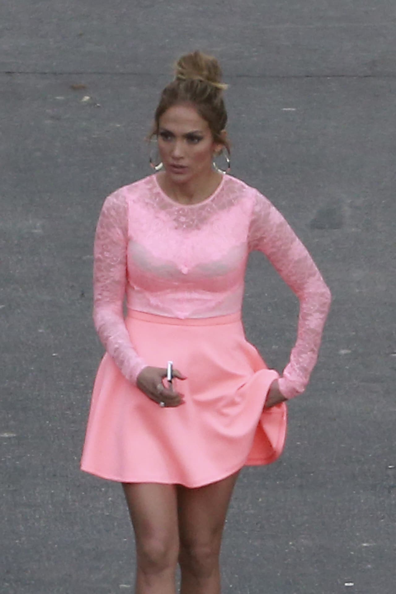 !Ups! Cuidado Jenni ¿Qué te estás acomodando?