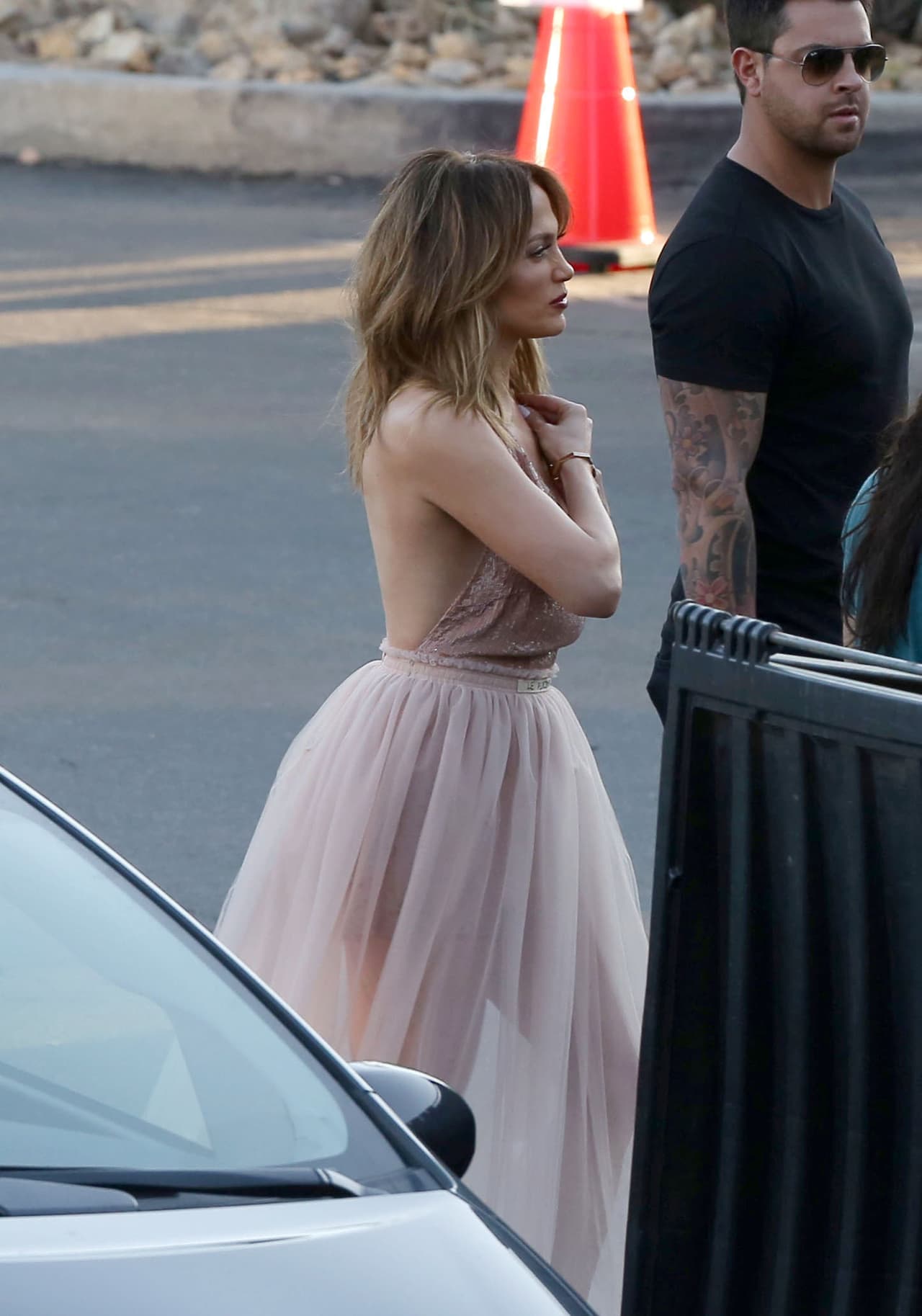 El vestido tenía un pronunciado escote en la espalda que la hacían ver súper sensual.