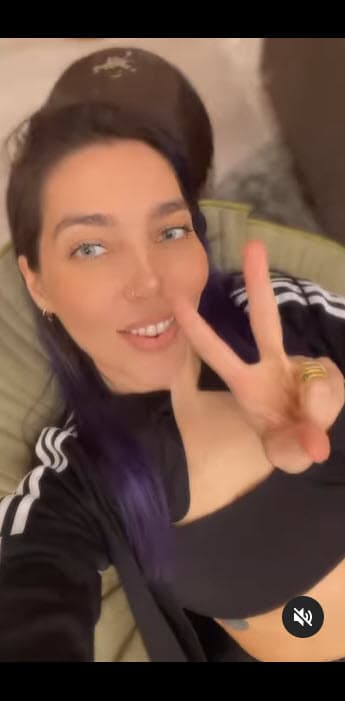 "A mí 
<b><a href="https://www.univision.com/famosos/alejandra-guzman-saco-testamento-a-frida-sofia-pablo-moctezuma" target="_blank">me parece muy bien (que la desherede)</a></b>, pues (Frida Sofía) sí ha desprestigiado tanto al apellido y a la madre, y todo eso que ya sabemos, pues que le dé nada, nada, nada", declaró a 'Sale el sol'.
<br>