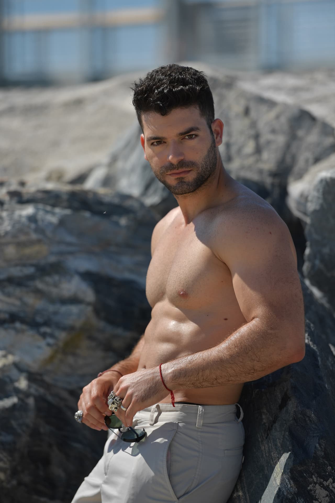 Adrián es un actor cubano de 26 años.