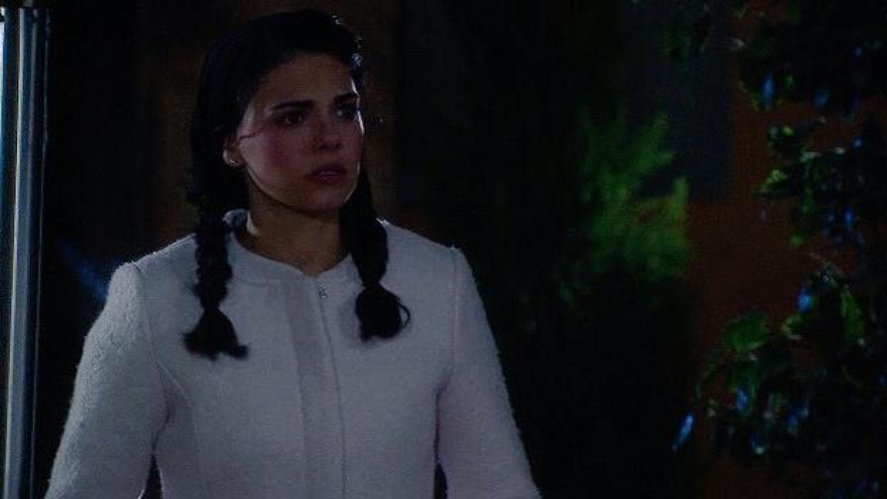 Cuando usa sus suéteres luce muy romántica y soñadora.