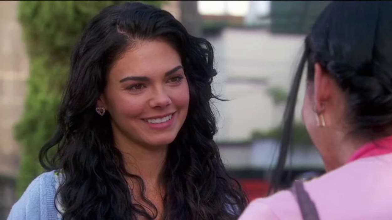 El mejor look de la muchacha italiana es cuando sonríe y deja su cabello suelto. Seguro es el favorito de Pedro y Vittorio.