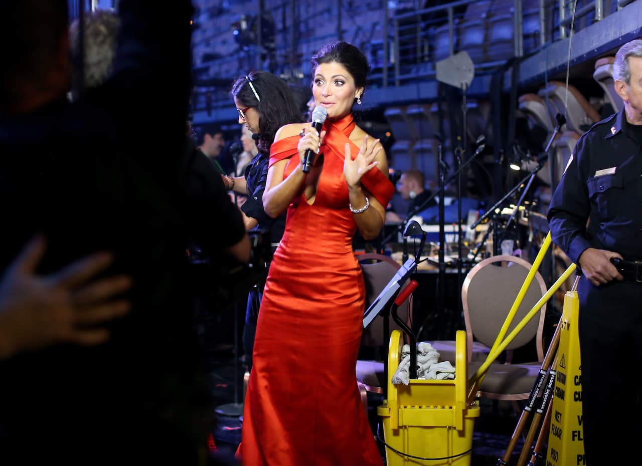 Y Chiquinquira, en 2013 estaba tan emocionada por ser parte del Latin GRAMMY que no le importó posar junto a los trapeadores.